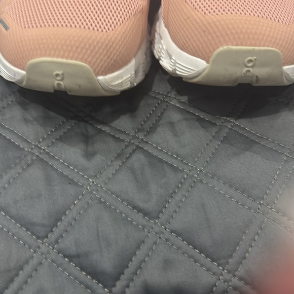 On cloud sneakers - Picture 4 of 4